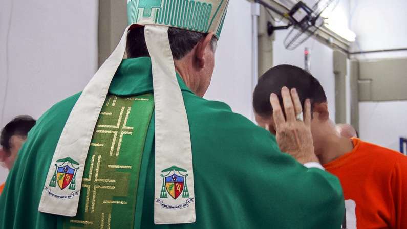 Bispo Diocesano preside missa pela primeira vez na Penitenciária Sul