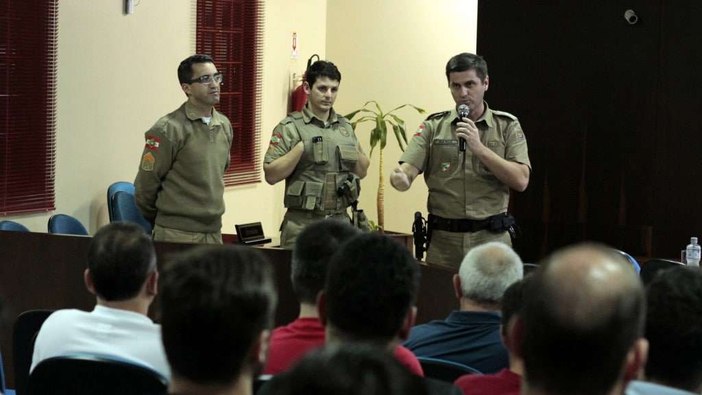 Polícia Militar e especialista em educação no trânsito palestram para trilheiros em Nova Veneza 3 Polícia Militar e especialista em educação no trânsito palestram para trilheiros em Nova Veneza