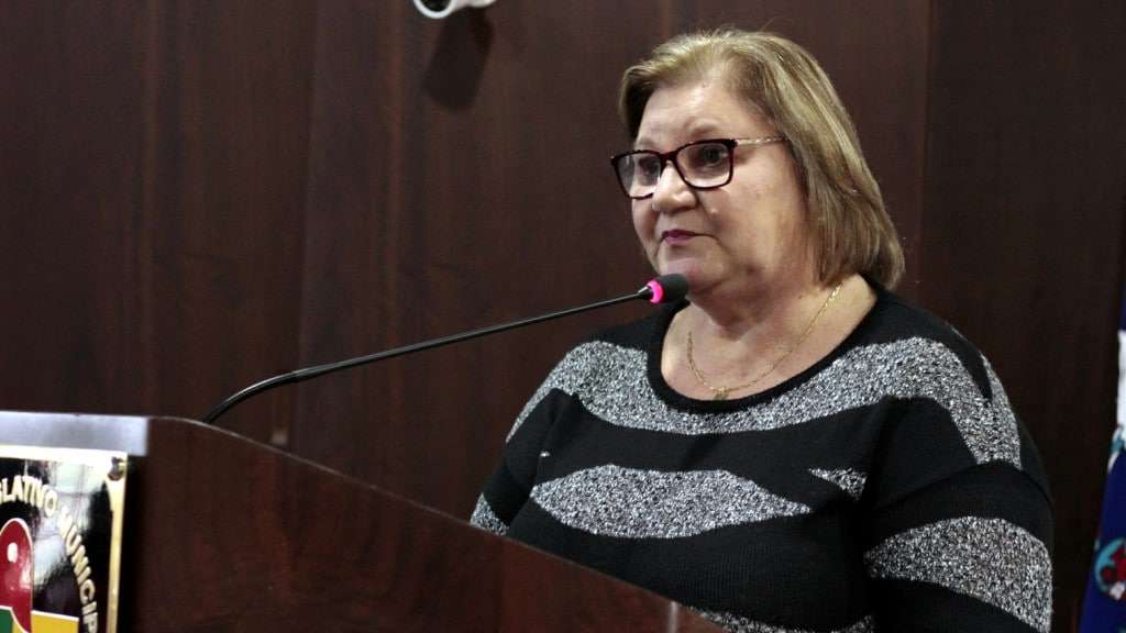 Professora recebe Moção de Aplausos no Vereador Mirim