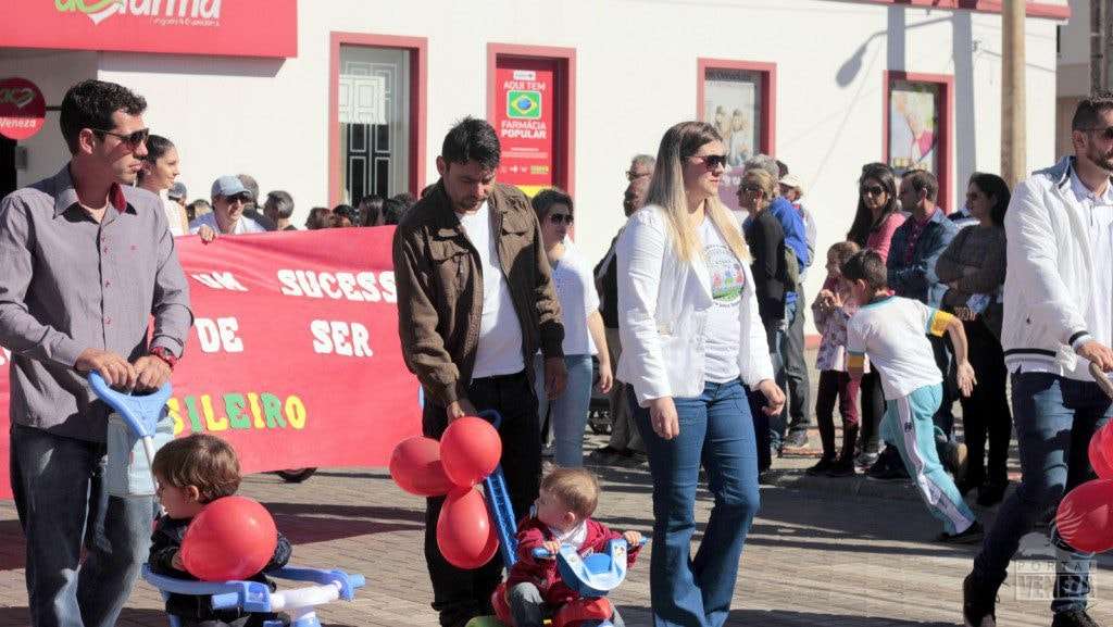 Nova Veneza comemora Dia da Independência com grande desfile