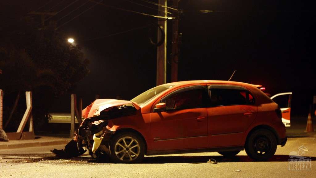 Veículo furtado no Caravaggio se envolve em acidente no Jardim Florença 3 Veículo furtado no Caravaggio se envolve em acidente no Jardim Florença