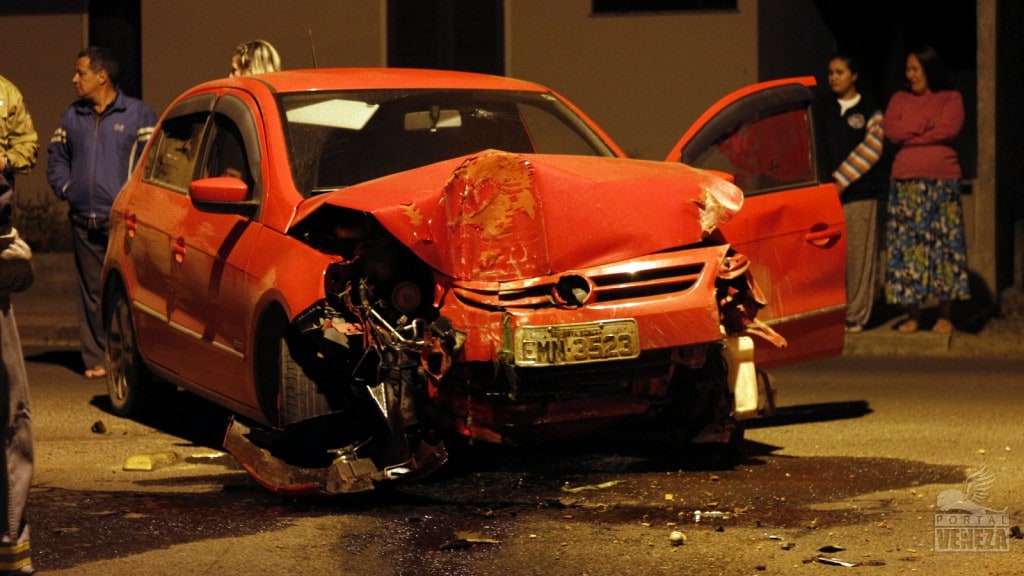 Veículo furtado no Caravaggio se envolve em acidente no Jardim Florença 4 Veículo furtado no Caravaggio se envolve em acidente no Jardim Florença