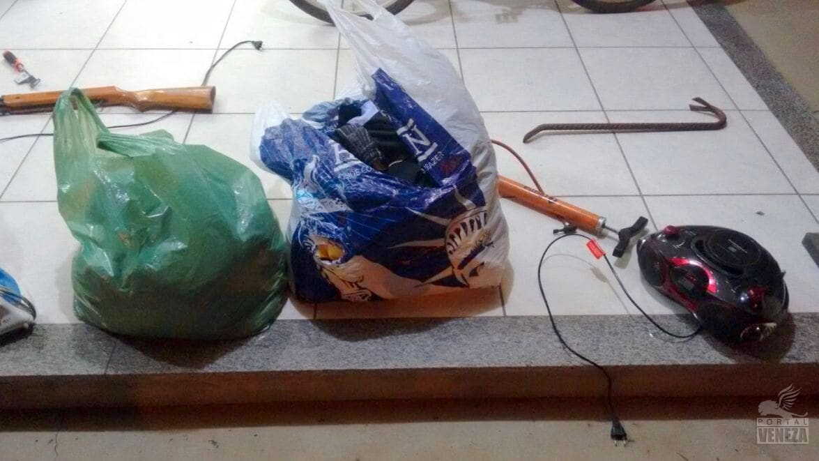 Veículo furtado no Caravaggio se envolve em acidente no Jardim Florença 5 Veículo furtado no Caravaggio se envolve em acidente no Jardim Florença