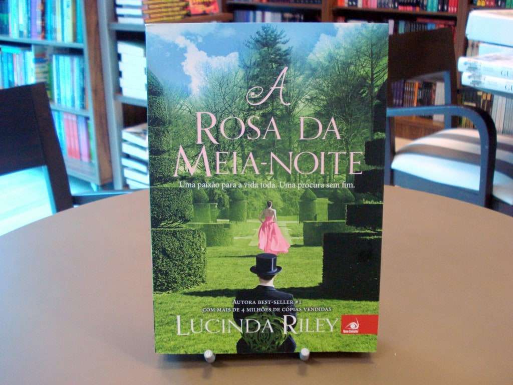Livro A Rosa da Meia-Noite: um romance que envolve o presente e o passado 2 Livro A Rosa da Meia-Noite: um romance que envolve o presente e o passado