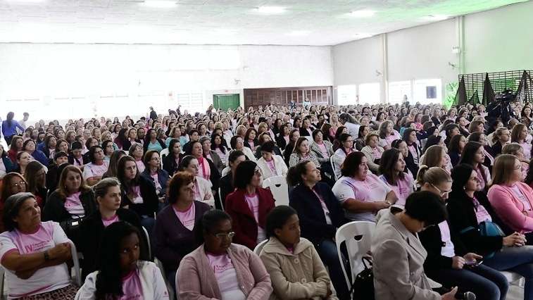 Coopera: Nair Onofre encanta e emociona mulheres em Forquilhinha