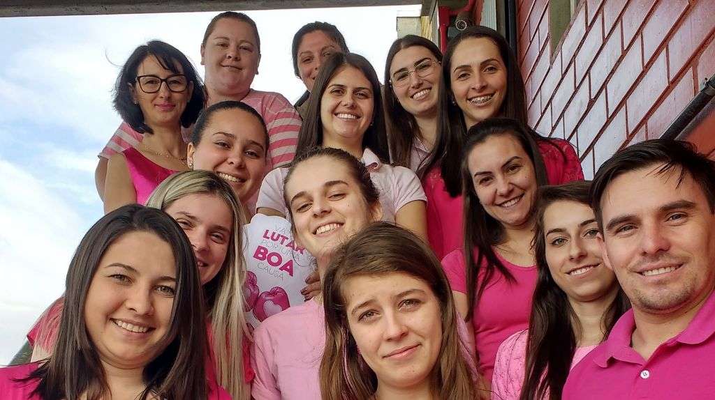 Funcionários do Bistek vestem a cor do Outubro Rosa 1 Funcionários do Bistek vestem a cor do Outubro Rosa
