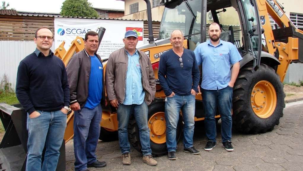 Segundo fontes extra-oficiais, no acordo da coligação PSDB-PSD-PDT, o PSD ficará... 5  A construtora Minenge, do engenheiro civil Édio Minatto adquiriu uma retro-escavadeira para obras da SC Gás.