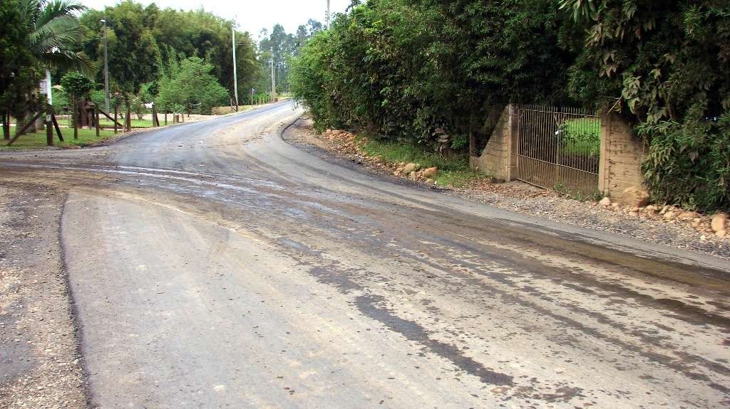 Nestas eleições foram quebrados três recordes 4 Conversei com o comerciante Juarez Goulart, que mora em Santo Antônio, e está feliz da vida pela obra realizada pela prefeitura com apoio da maioria dos moradores. A reivindicação do asfalto na estrada do bairro era antiga e agora se concretizou.