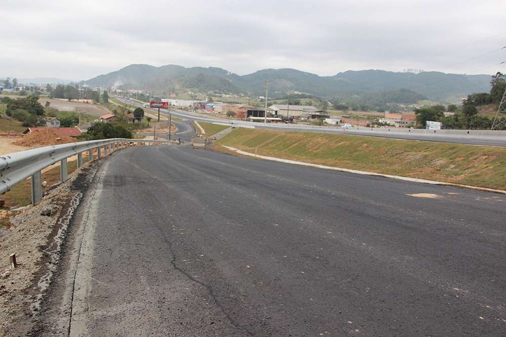 Atenção motorista: evite trafegar pelas vias lindeiras ao km 339, na BR-101/SC 2 atencao-motorista-evite-trafegar-pelas-vias-lindeiras-339-101sc