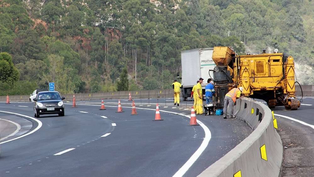 BR-101 Sul tem construção de barreiras no km 337, em Tubarão (SC) 5 BR-101 Sul tem construção de barreiras no km 337, em Tubarão (SC)