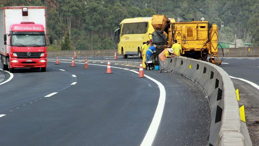 BR-101 Sul tem construção de barreiras no km 337, em Tubarão (SC) 6 BR-101 Sul tem construção de barreiras no km 337, em Tubarão (SC)