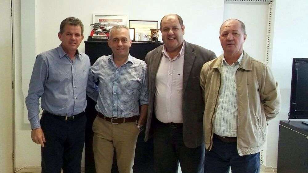 Nestas eleições foram quebrados três recordes 3 O prefeito eleito Rogério Frigo esteve em Florianópolis com o vice Zé Spillere,  e o vereador Vanderlei Spillere. Eles vão trazer para Nova Veneza,  uma ambulância, três aparelhos para o Hospital São Marcos, sendo um ultrasson, um de mamografia e outro de raio x. Uma unidade de saúde para Caravaggio também será construída a partir do ano que vem. Outra reunião foi na Secretaria de Infra-estrutura e foi confirmado a construção do trevo do parque industrial Gerônimo Spillere para janeiro.