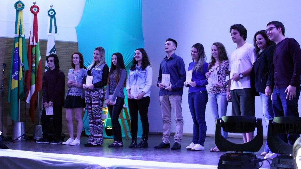 A paz é representada na 8ª edição do concurso Arte e Letras da Satc