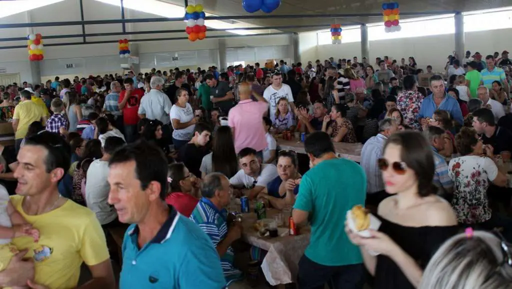 Festa da vitória de Géio e Zé reúne mais de três mil pessoas no São Bento Baixo