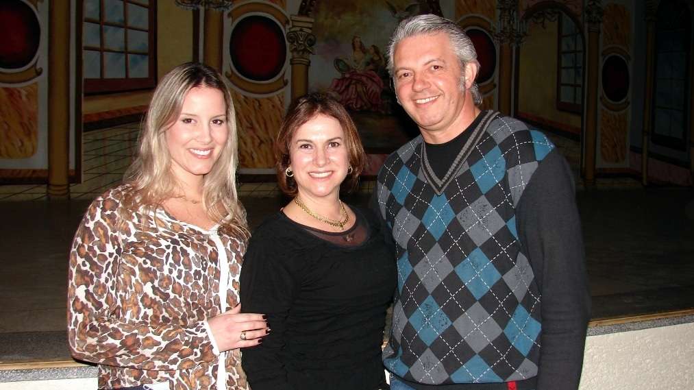 Nova Veneza terá passarela sobre o Rio Mãe Luzia, além da construção da passarela para pedestres 5 O casal Ocimar Olivo, esposa Síssi e a filha _______. Eles tem um sítio no interior de Nova Veneza. Eles são leitores fiéis deste espaço.