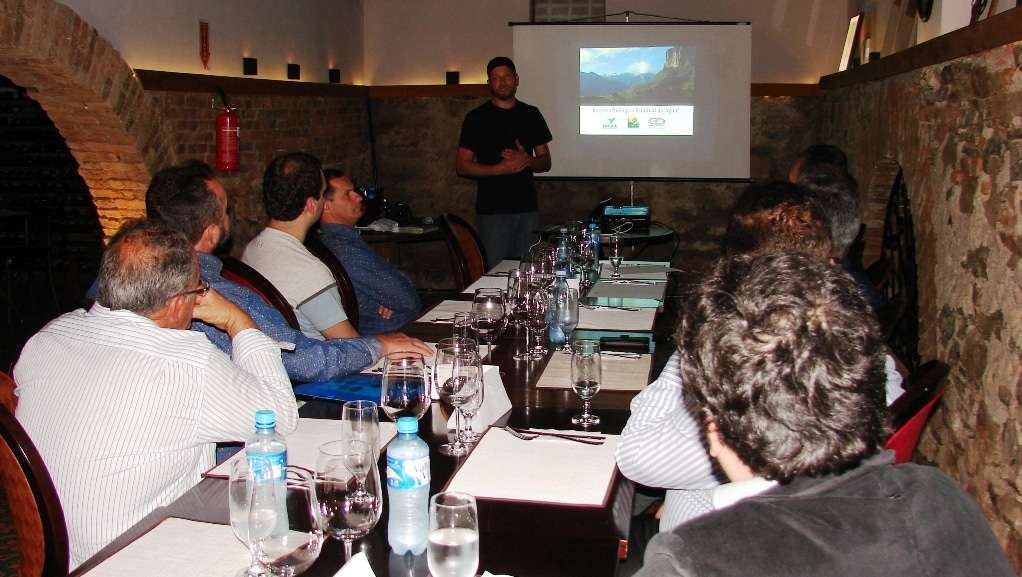 Nestas eleições foram quebrados três recordes 2 A Confraria Pan & Vin voltou a se reunir nesta semana e o anfitrião foi o Confrade Nereu Pasetto. O local foi a Trattoria Montalccino e os convidados foram o Médico-Veterinário Geraldo Titi Ghislandi e o empresário Jaime Fernandes. A palestra foi com Júnior,  da reserva ecológica do Aguaí. A palestra e o jantar servido pelo Montalccino estavam ótimos.