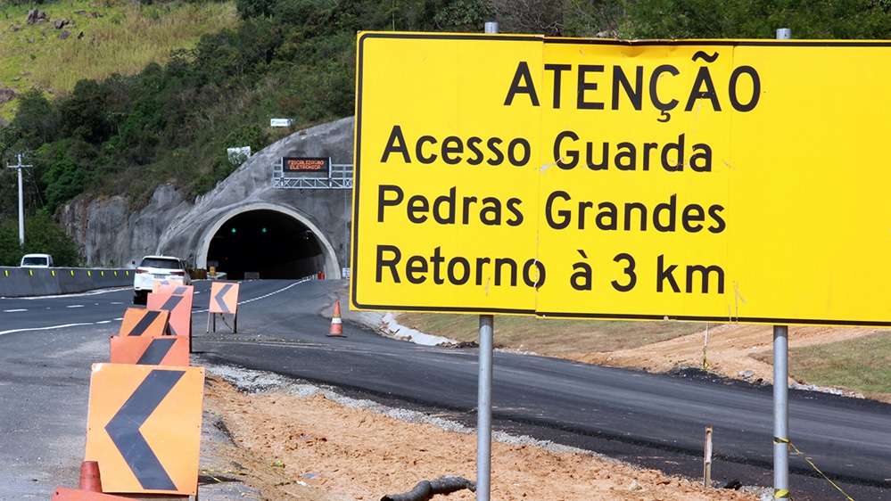 BR-101 Sul tem construção de barreiras no km 337, em Tubarão (SC) 3 BR-101 Sul tem construção de barreiras no km 337, em Tubarão (SC)