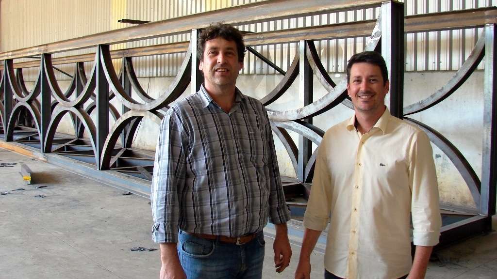 A vida nos reserva muitas surpresas e às vezes são desagradáveis 3 A vida nos reserva muitas surpresas e às vezes são desagradáveis