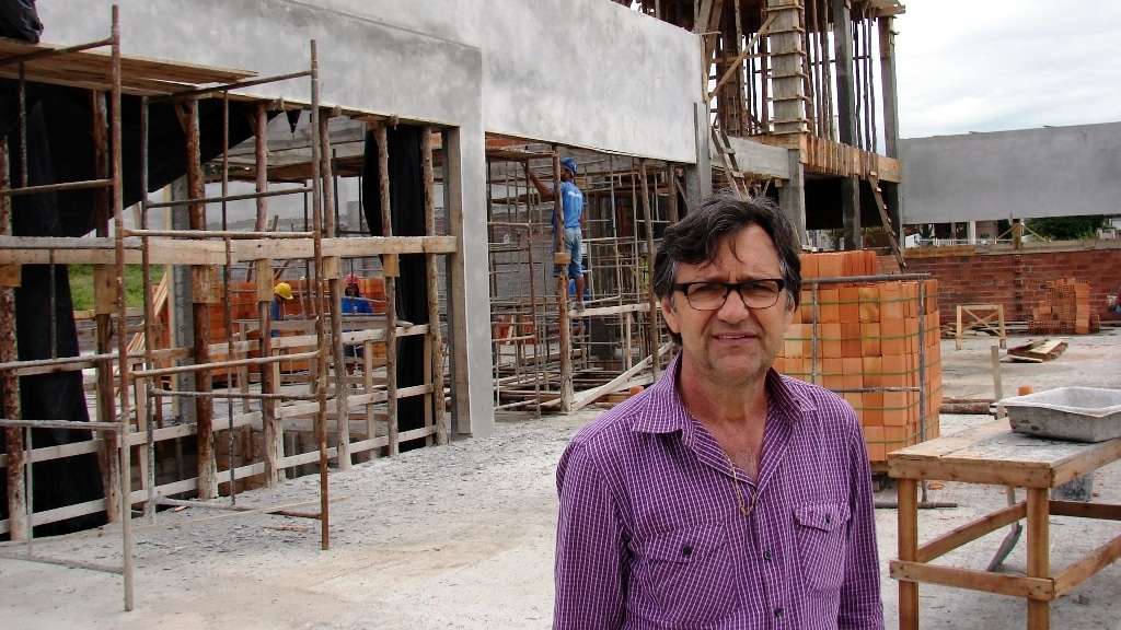 A vida nos reserva muitas surpresas e às vezes são desagradáveis 4 A vida nos reserva muitas surpresas e às vezes são desagradáveis