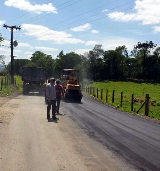 Município de Siderópolis conclui mais um trecho de pavimentação do acesso à Barragem 7 Município de Siderópolis conclui mais um trecho de pavimentação do acesso à Barragem
