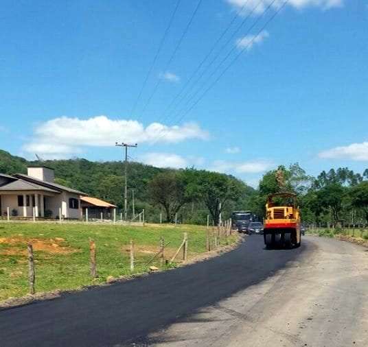 Município de Siderópolis conclui mais um trecho de pavimentação do acesso à Barragem 11 Município de Siderópolis conclui mais um trecho de pavimentação do acesso à Barragem