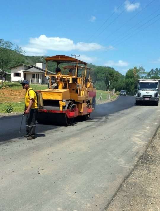 Município de Siderópolis conclui mais um trecho de pavimentação do acesso à Barragem 2 Município de Siderópolis conclui mais um trecho de pavimentação do acesso à Barragem