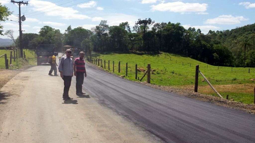 Município de Siderópolis conclui mais um trecho de pavimentação do acesso à Barragem 3 Município de Siderópolis conclui mais um trecho de pavimentação do acesso à Barragem