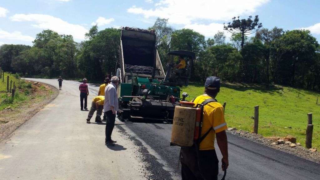 Município de Siderópolis conclui mais um trecho de pavimentação do acesso à Barragem 4 Município de Siderópolis conclui mais um trecho de pavimentação do acesso à Barragem