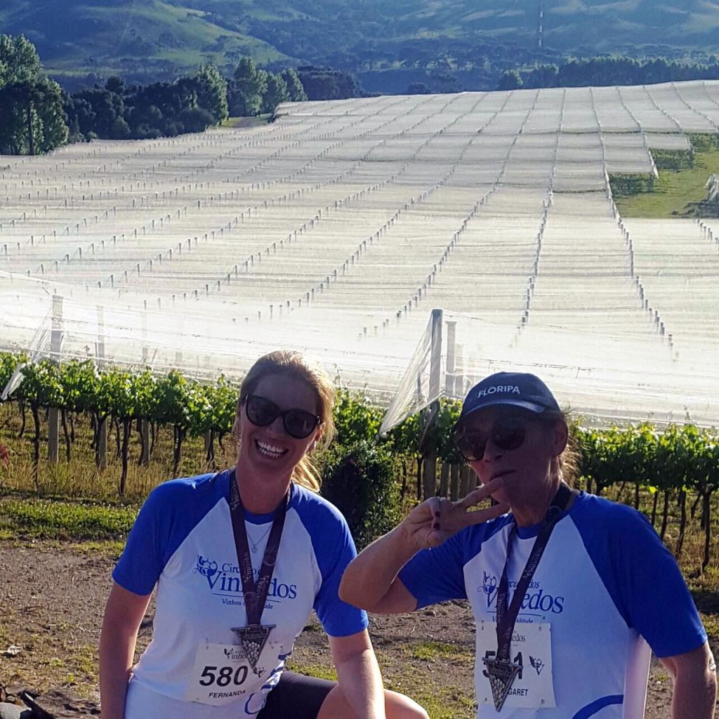 Neste sábado haverá novo mutirão de castração 1 A Guete Ostetto e Fernanda Nuernberg Brogni na Vila Francione num evento esportivo recentemente.