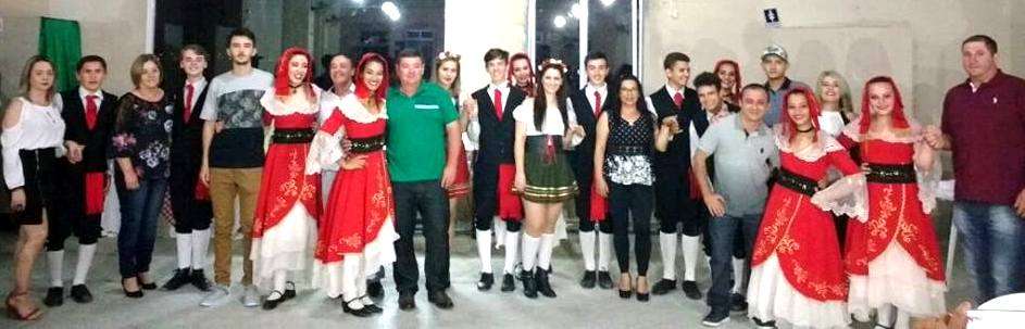 Vem aí a 1ª piscina comunitária 3 O Grupo Folclórico Ítalo-Brasileiro Nova Veneza participou do Jantar Beneficente em prol do 9º Natal Solidário de Pescaria Brava.