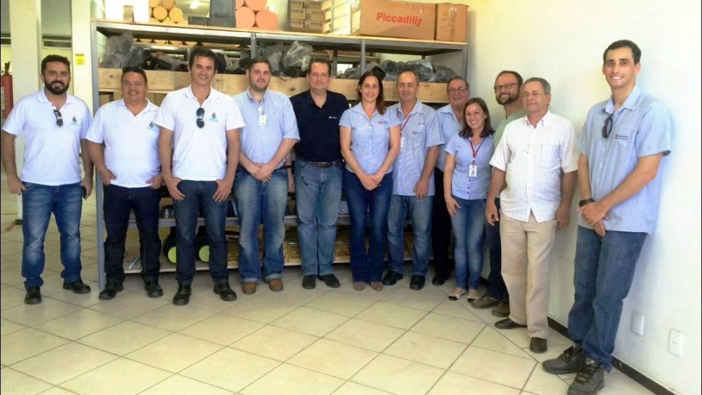 Neste sábado haverá novo mutirão de castração 2 A Minenge recebeu recentemente o diretor técnico comercial da SC Gás, Rafael Longo. Acompanharam a comitiva o gerente de engenharia Carlos Pimentel e de contratos Carlos Manchini, e mais quatro membros da AGESC. A Minenge atua no setor há 16 anos, executando obras na região e demais cidades do estado.O engenheiro Édio Minatto e técnicos da empresa acompanharam o grupo.