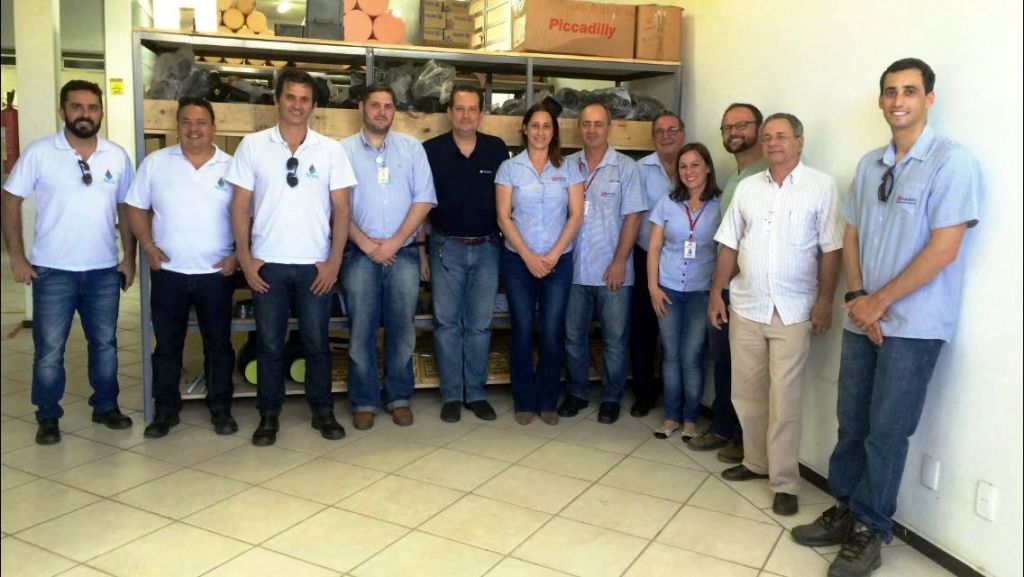 O nome de Giovanni Brogni é lembrado para fundar o PR em Nova Veneza 2 A Minenge recebeu recentemente o diretor técnico comercial da SC Gás, Rafael Longo. Acompanharam a comitiva o gerente de engenharia Carlos Pimentel e de contratos Carlos Manchini, e mais quatro membros da AGESC. A Minenge atua no setor há 16 anos, executando obras na região e demais cidades do estado.O engenheiro Édio Minatto e técnicos da empresa acompanharam o grupo.