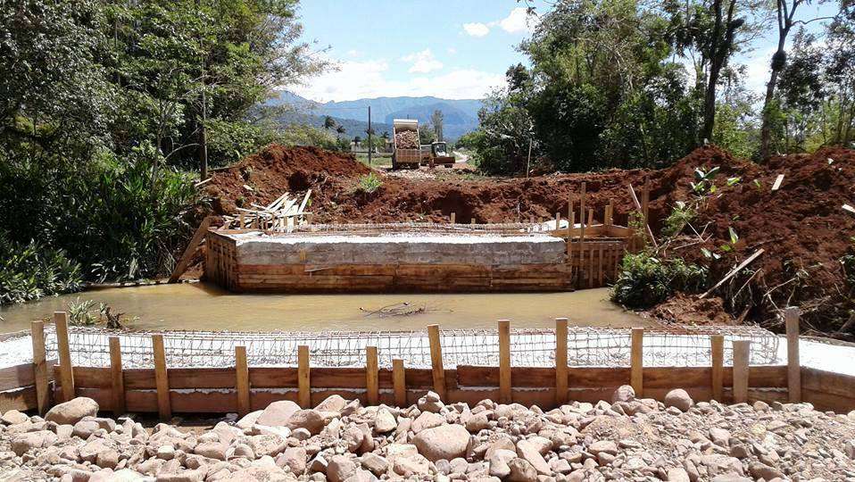 O sucesso ou não de uma administração municipal começa na montagem de sua equipe 4 Esta ponte está sendo construida pela prefeitura na Linha Gava, em São Bento Alto.