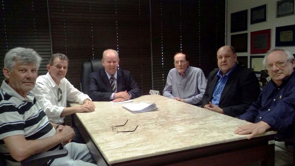 O nosso amigo Giliard Gava deve estar assustado e rezando muito mais em Roma 4 O prefeito eleito Rogério Frigo, vice Zé Spillere e uma comitiva esteve em Florianópolis nesta terça-feira e  visitaram o presidente do PSDB, Marcos Vieira. Além  disso se reuniram com os Deputados Estaduais Ricardo Guidi e Milton Hobus. Uma reunião na FUNASA para tratar do projeto de saneamento básico para o município.