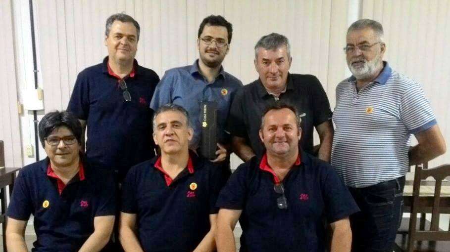 Manchete de um jornal diário da região... 3 A Pan & Vin voltou a se reunir no Restaurante Carèas, em Caravaggio. O anfitrião foi Bruno Daniel Andrade. Na oportunidade foi escolhida a nova diretoria.  Eu que era o vice fui escolhido o novo presidente. O vice será Nicola Gava.