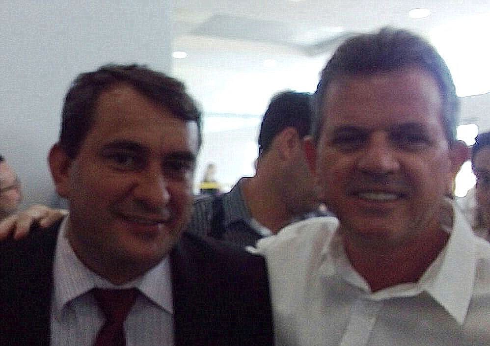 No final do mandato geralmente há muitas demissões... 2 O prefeito eleito de Jaguaruna, Edenilson que é natural de Rio Cedro Alto, filho do conhecido João “Pipoca” é primo de Rogério Frigo. Eles se encontraram em Brasília recentemente.