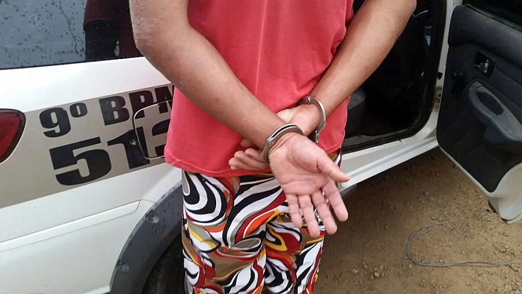 Polícia Militar prende homem com mandado de prisão por furto