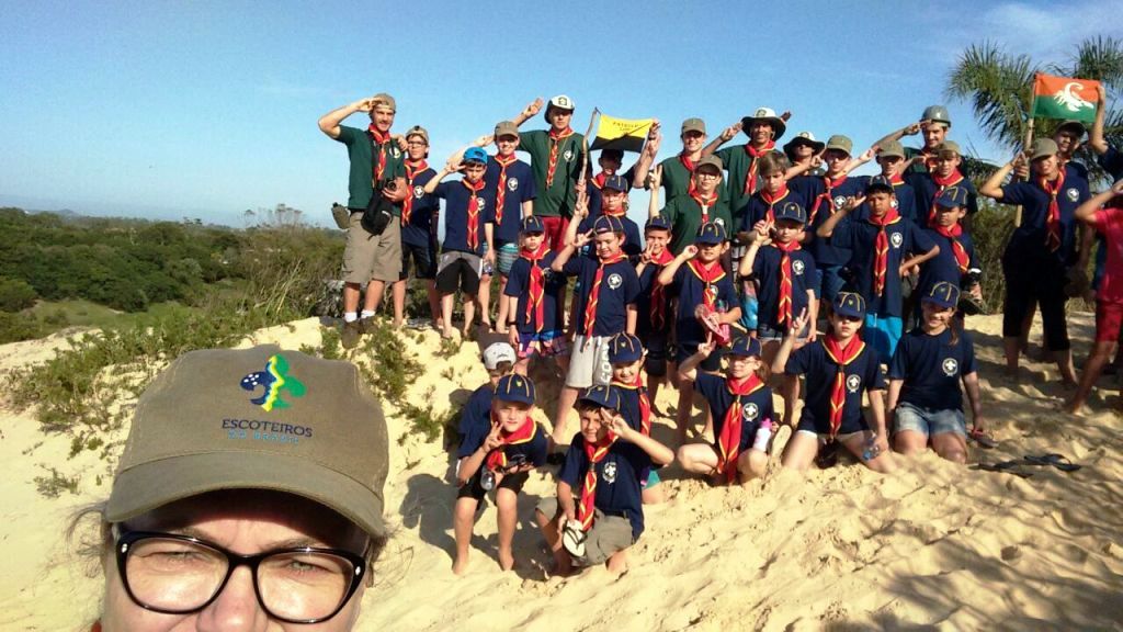 O assunto eleição direta para diretor divide a classe dos professores 4 Izabelle Amboni Destro e seus pupilos do escotismo local no Morro dos Conventos. O escotismo faz parte da história de Nova Veneza.