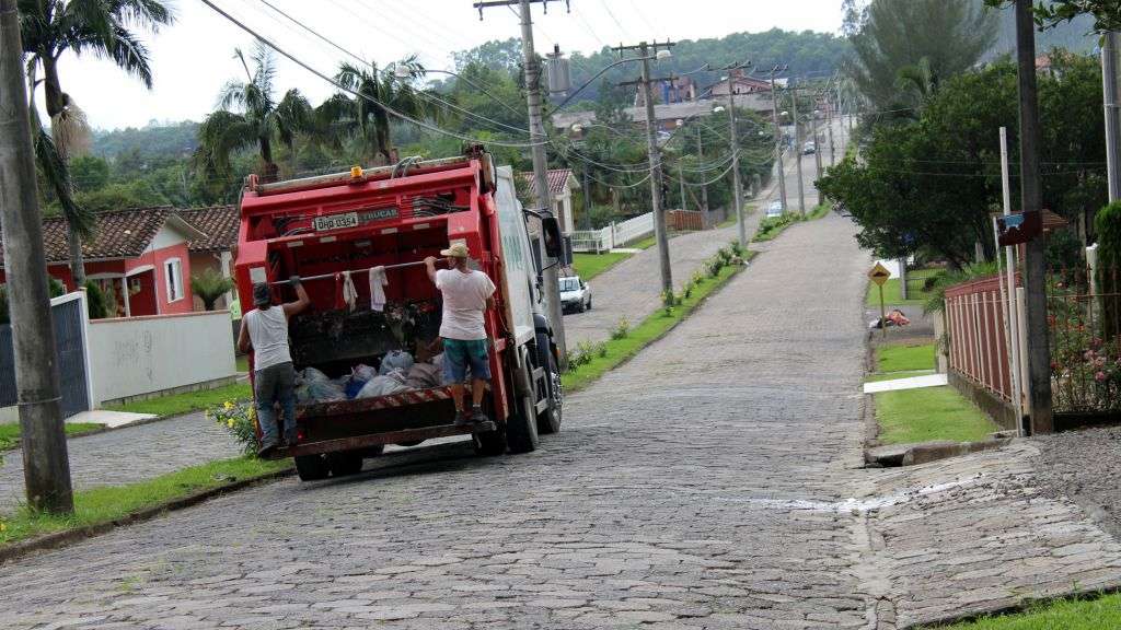 Coleta de lixo é normalizada em Nova Veneza