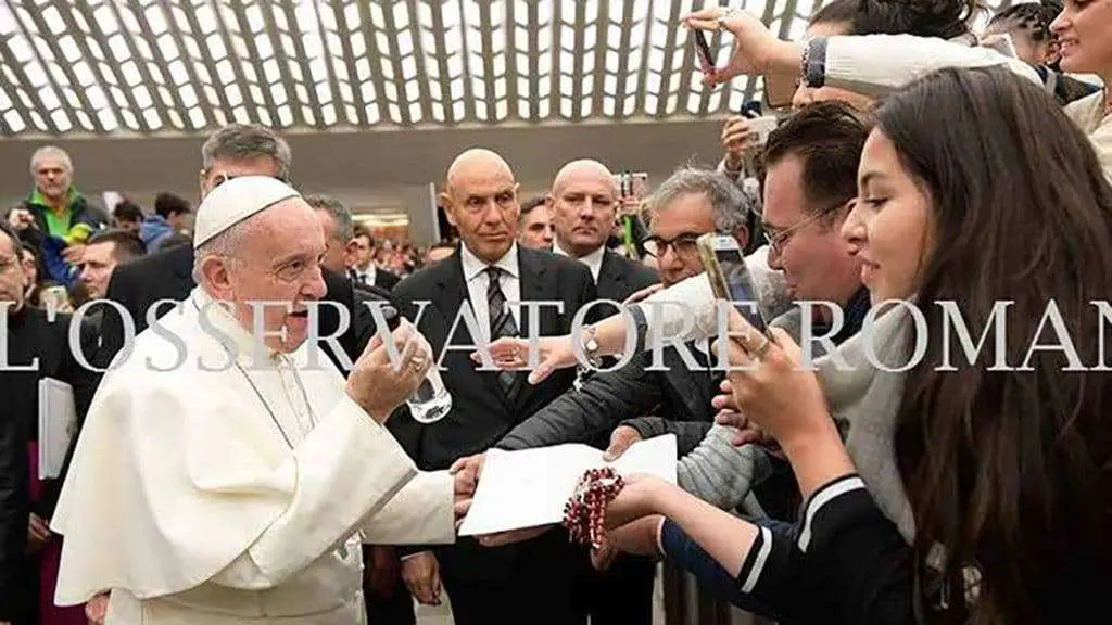 Papa Francisco é presenteado com cachaça artesanal produzida em Nova Veneza