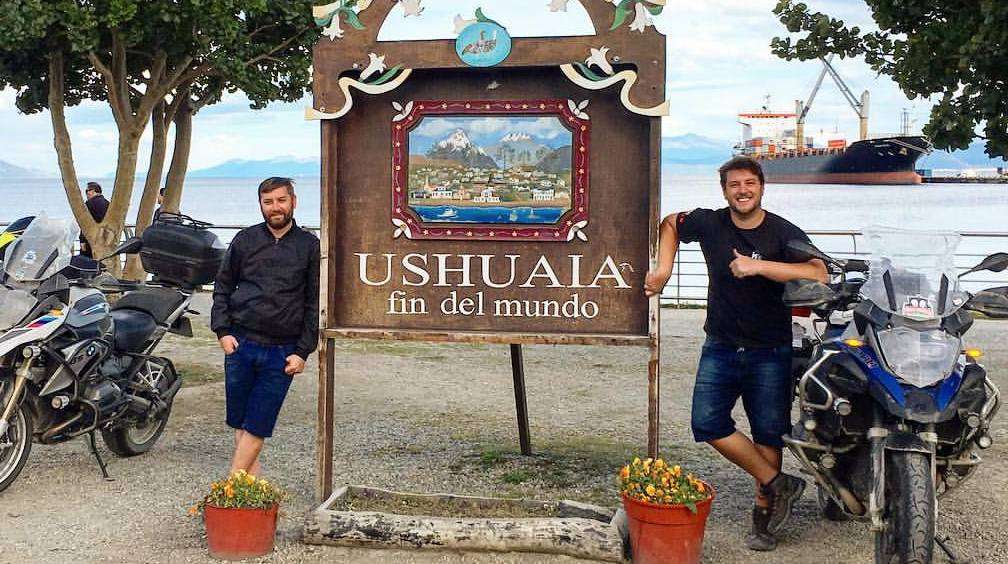 De motocicleta, neoveneziano chega a Ushuaia, a cidade mais ao sul do planeta
