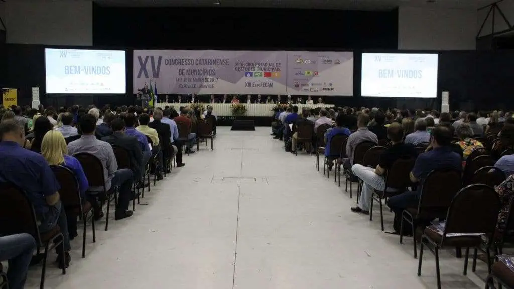A importância da união dos prefeitos é destacada durante a abertura do XV Congresso Catarinense de Municípios
