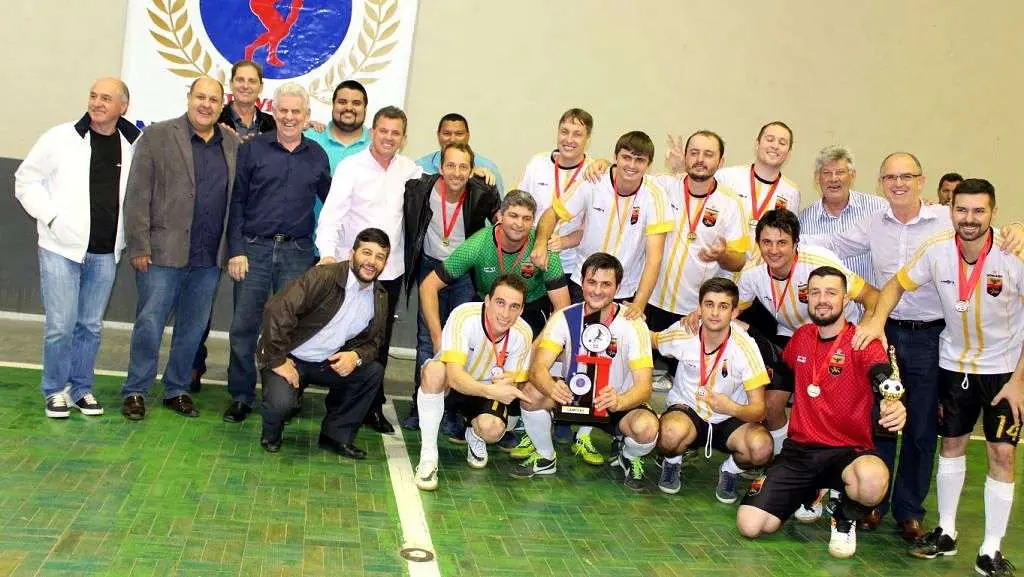 Família Mondardo é bicampeã do Campeonato Municipal Interfamílias de Futsal 2017