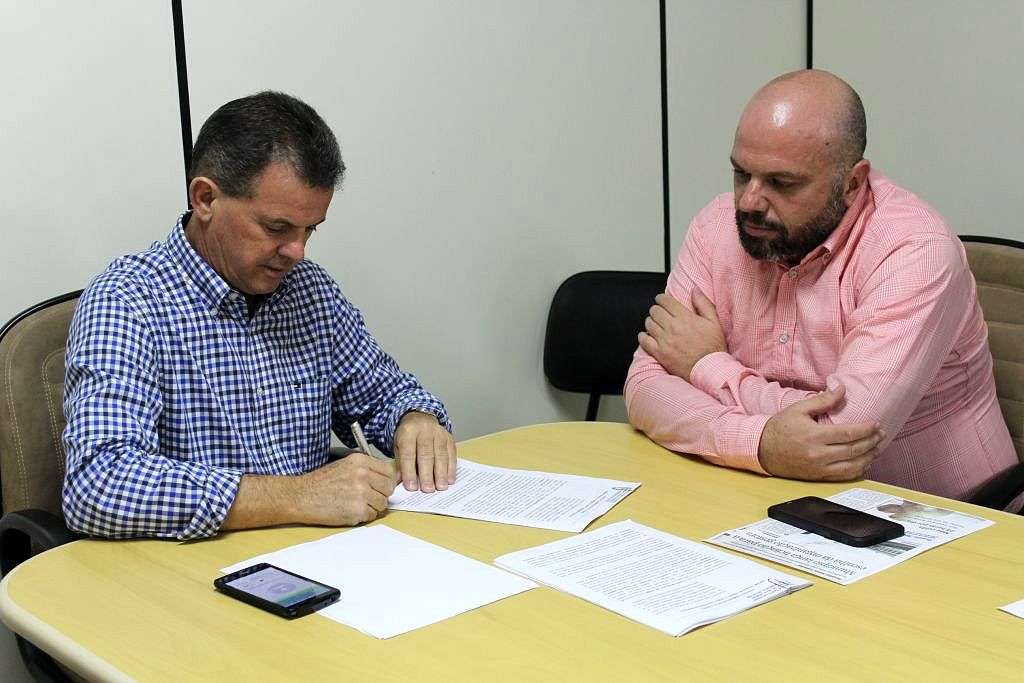 Sabe-se que o Brasil não é de hoje que o rombo da previdência é de muitos bilhões 2 Sabe-se que o Brasil não é de hoje que o rombo da previdência é de muitos bilhões