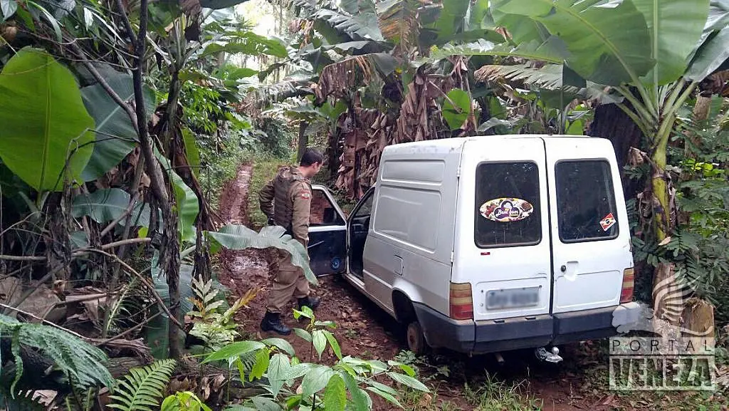 Fiorino furtado em Criciúma é recuperado pela PM no Morro do Caravaggio