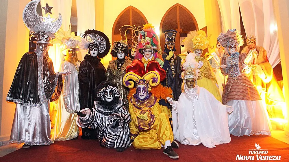 Turistas se encantam com o Baile de Gala em Nova Veneza