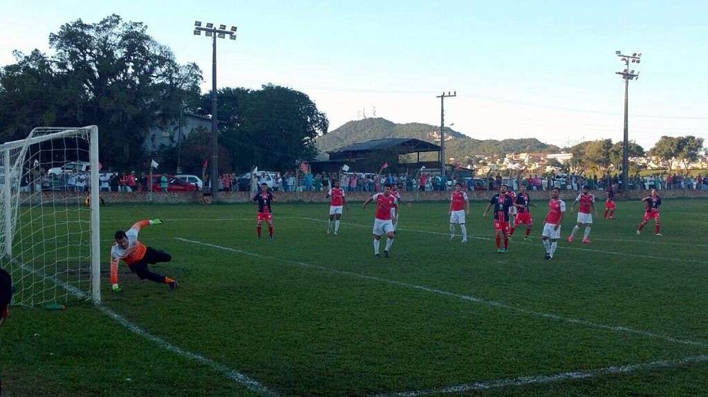 Metropolitano vence, e está com uma mão na taça 1 Metropolitano vence, e está com uma mão na taça