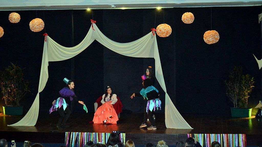 “A Pequena Imperatriz” encanta crianças e adultos na Unesc 9 “A Pequena Imperatriz” encanta crianças e adultos na Unesc