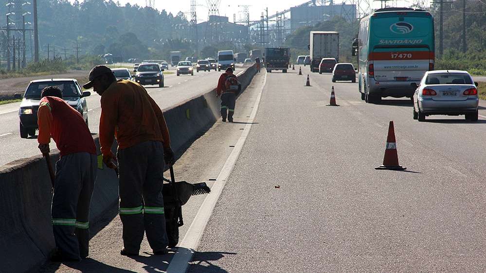 DNIT/SC inicia semana com três frentes de trabalhos, na BR-101 Sul 3 DNIT/SC inicia semana com três frentes de trabalhos, na BR-101 Sul