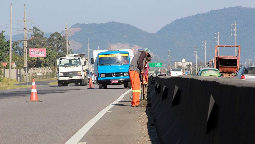 DNIT/SC inicia semana com três frentes de trabalhos, na BR-101 Sul 4 DNIT/SC inicia semana com três frentes de trabalhos, na BR-101 Sul